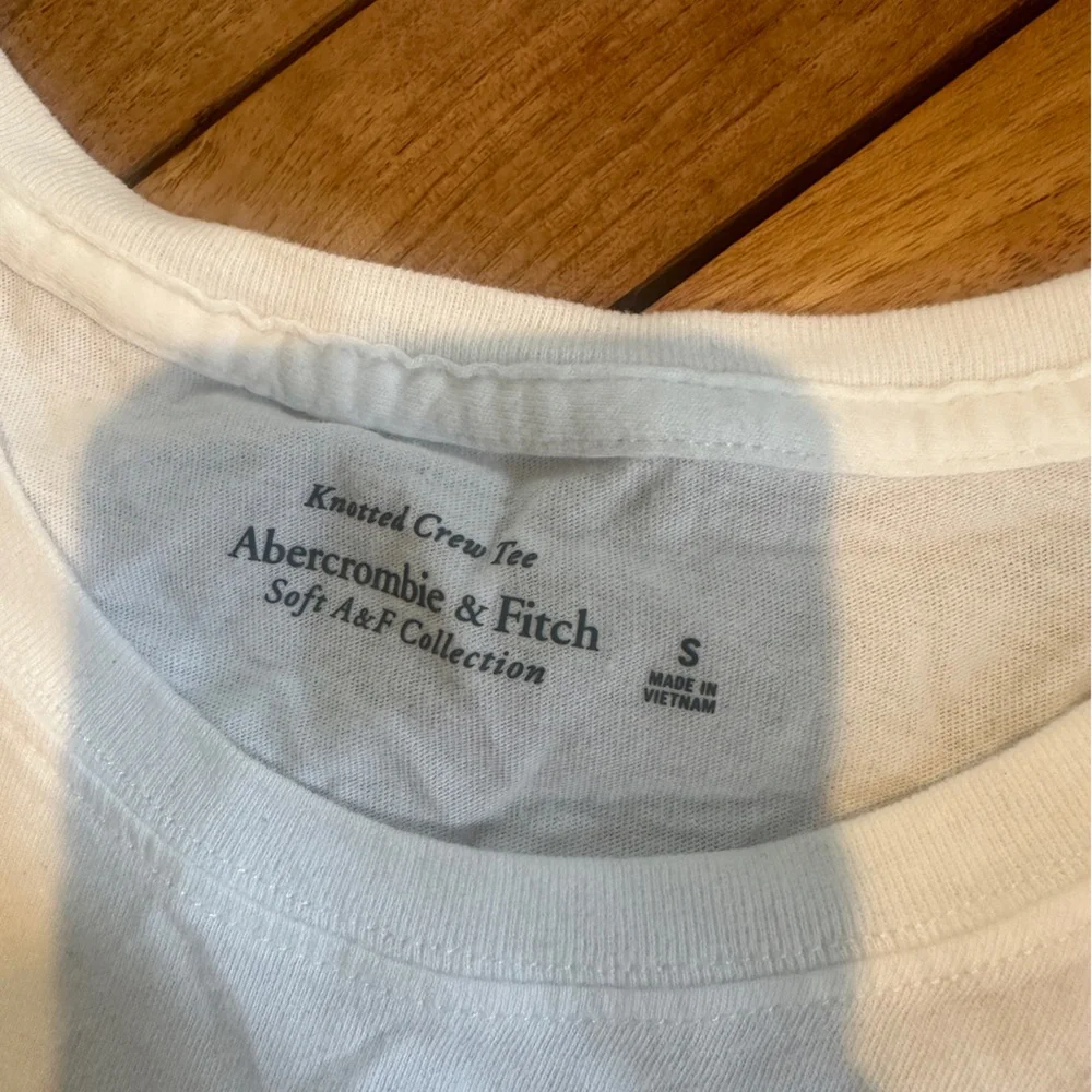 Abercrombie & Fitch Knotted Crew Neck Tee - Picture 2 of 4